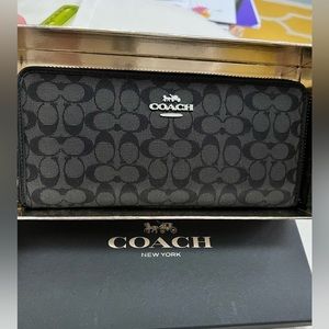 COPY - COACH Wallet Ziparound with GIFT BOX